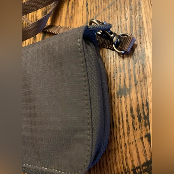 Lily Pond Gray Crossbody Wallet Purse Zipper travel - Picture 6 of 8